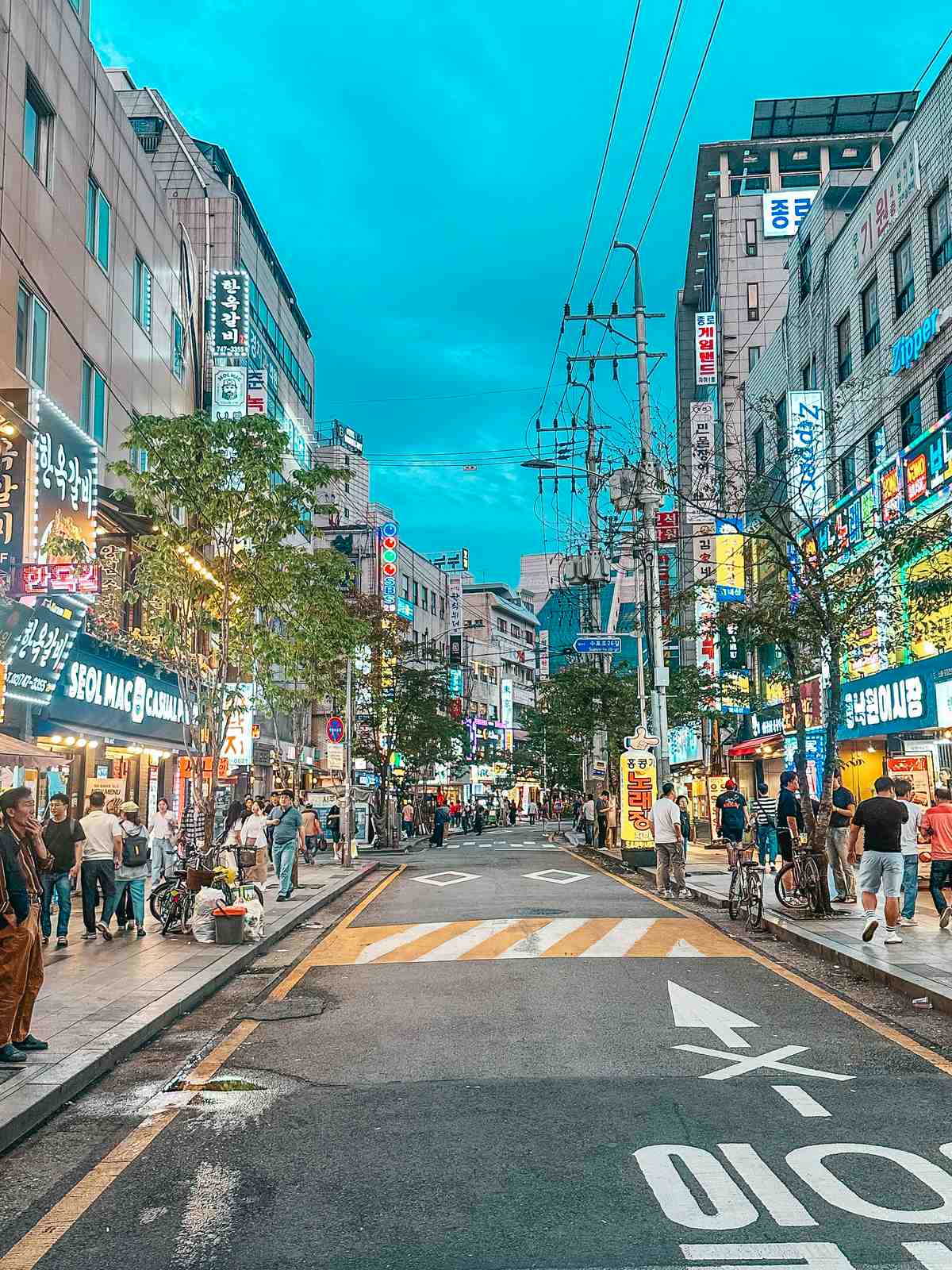 Streets of Seoul at night