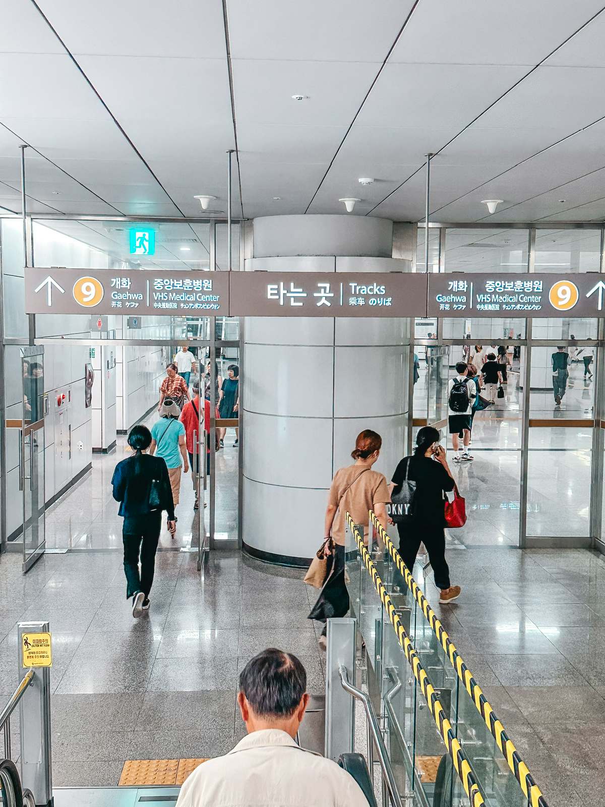 Subway station in Seoul signage