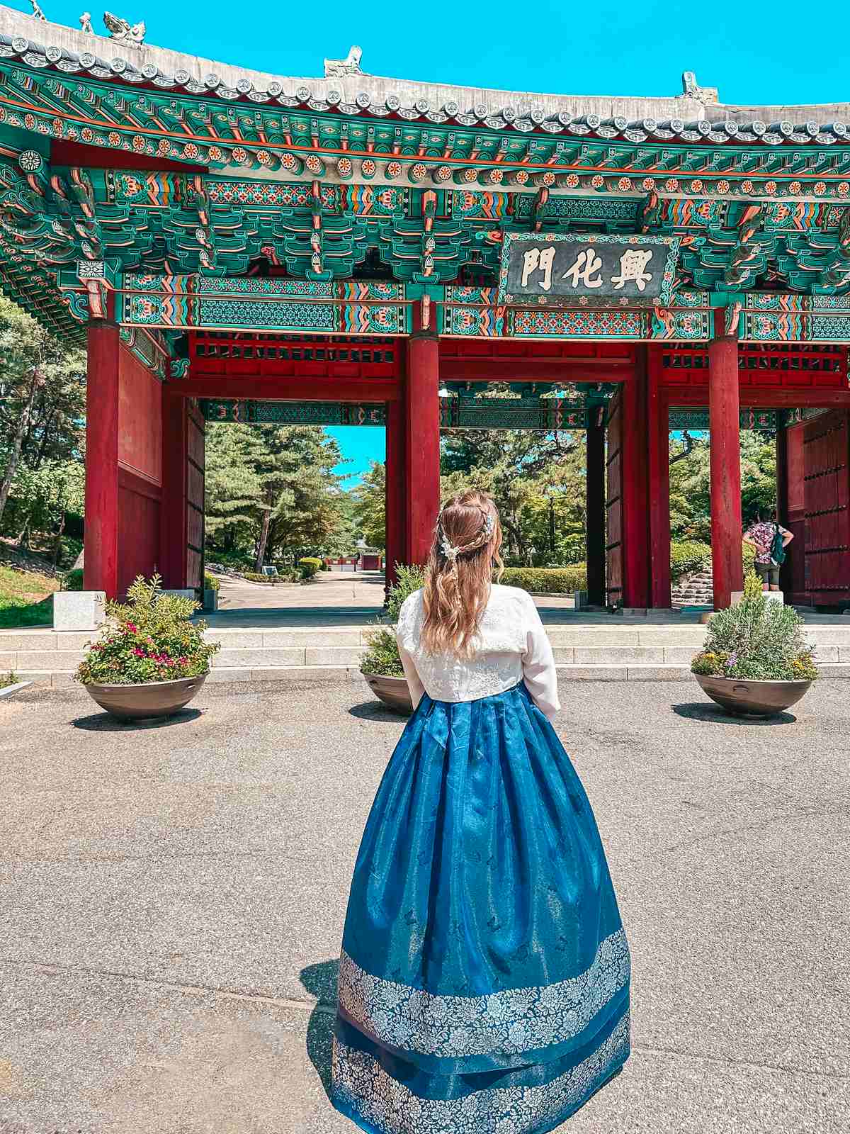 Woman in a hanbok outside of the Gyeonghuigung Palace in Seoul