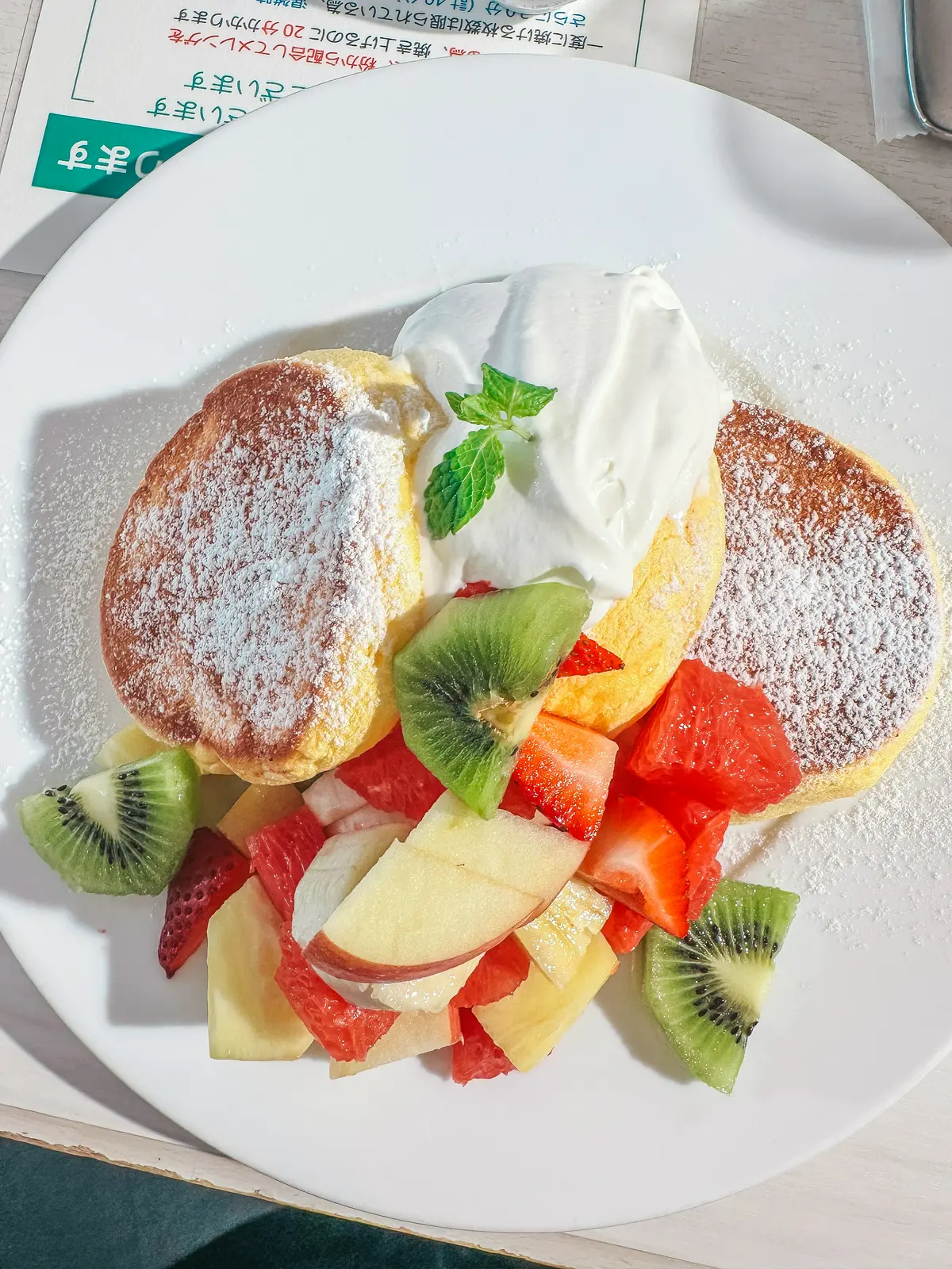 Fluffy pancakes in Japan with fruit