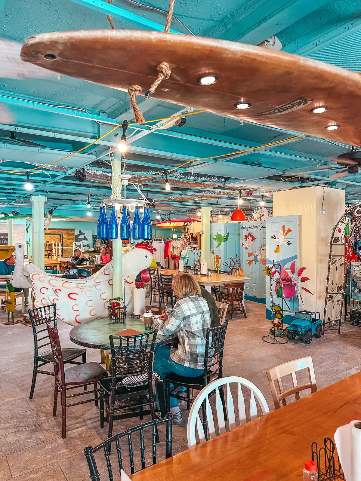 Dining area at Ginny and Jane Es Cafe in Anna Maria Island